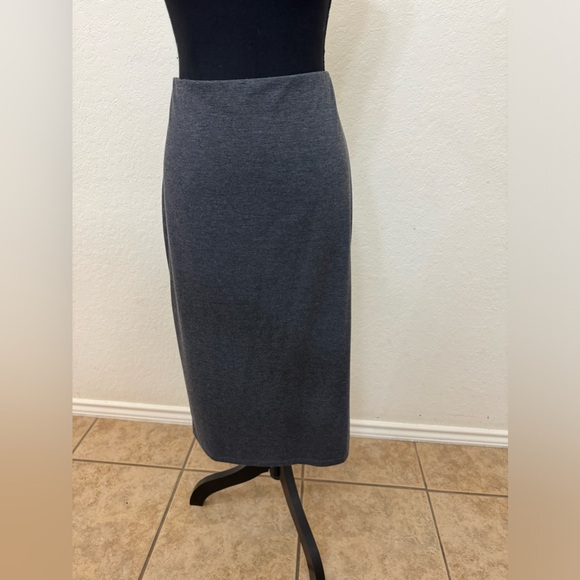 Old Navy Gray Stretch Pencil Skirt - Picture 1 of 3